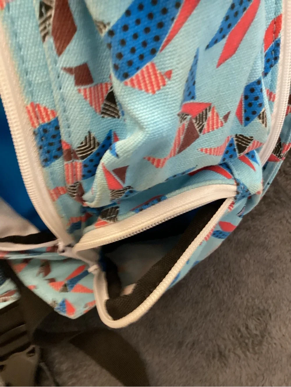 Kavu rope sling blue crossbody bag.  Bird motif.